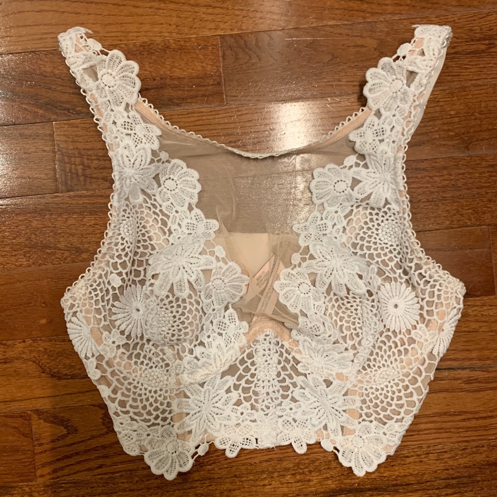 VS Embroidered Bralette ✨